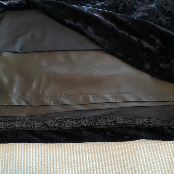 NWOT Handmade black crushed velvet fully lined a-line skirt. Size 8 to 10. - Picture 10 of 17